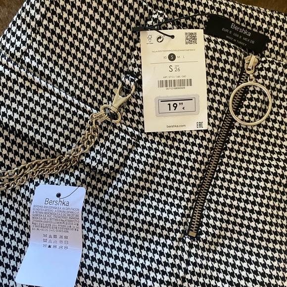 Black & White Plaid Skirt - Picture 2 of 4